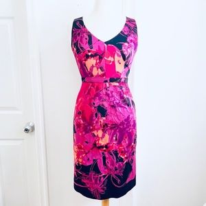 Elie Tahari SZ 4  Beautiful floral print Sheath style Cocktail Party dress